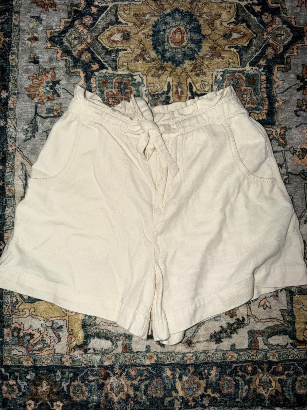 Old Navy Cream Elastic-Waist Shorts